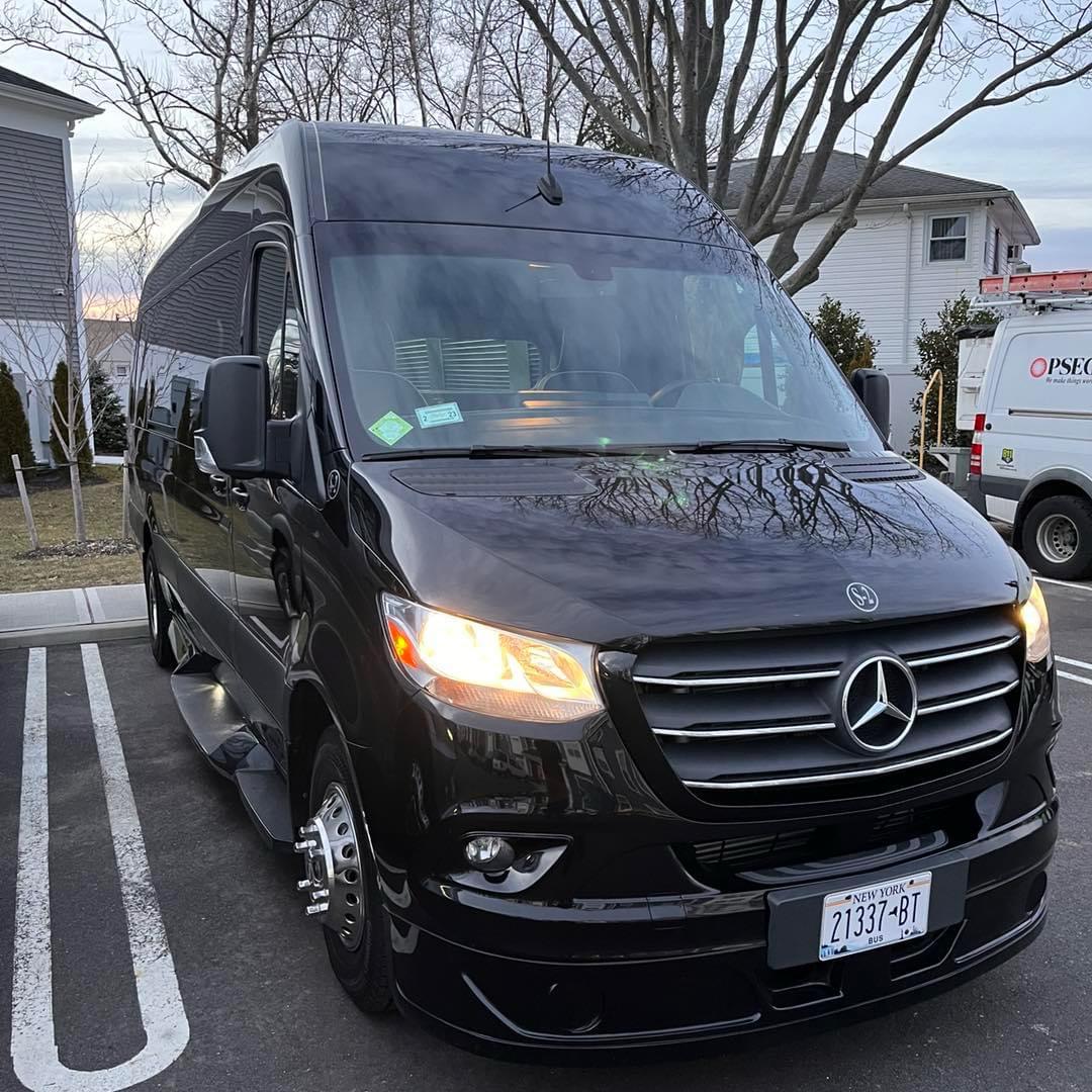 Mercedes Sprinter Limousine - 13 Passenger